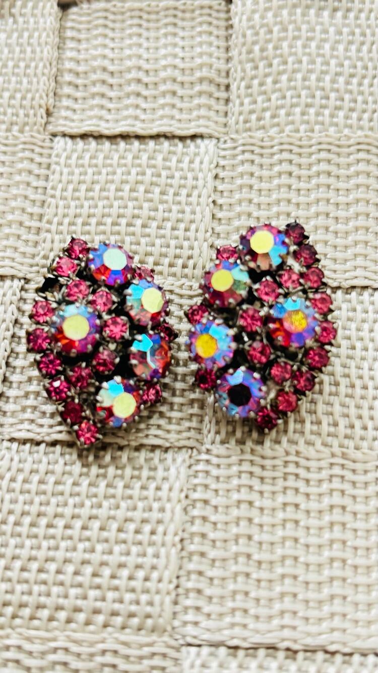Gorgeous Vintage pink ice rhinestones clip back earrings